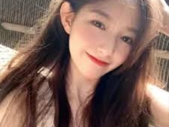 Meet Lisa – 21 Years Old | Energetic • Beautiful • Skilled 